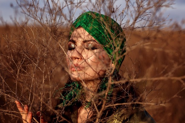 A girl wearing a green wrap around her head.